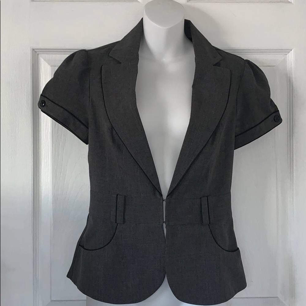 Short sleeved blazer